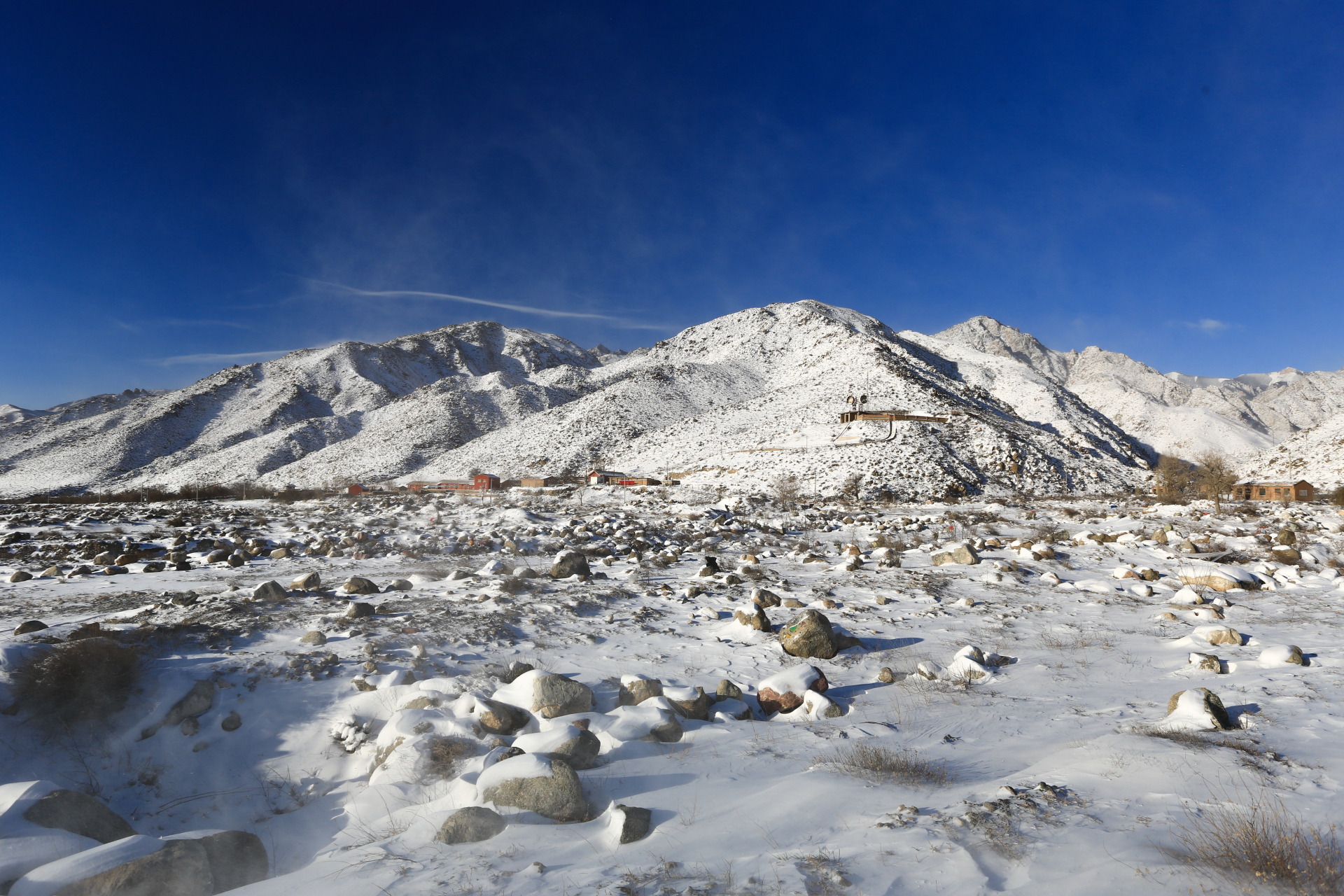 银川贺兰山雪景图片