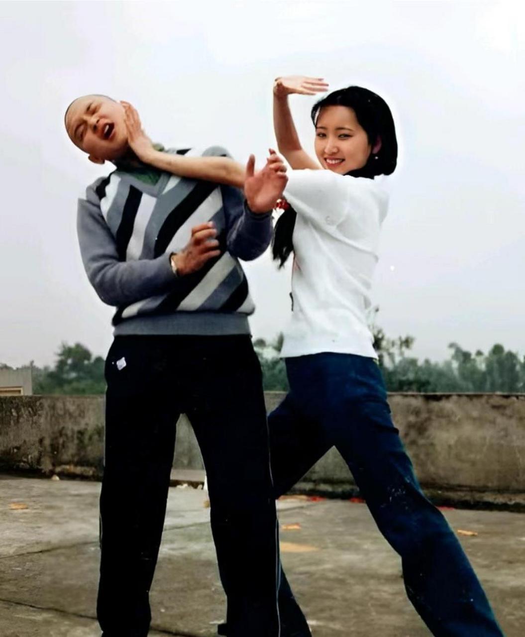 1987年,陈晓旭和欧阳奋强在红楼梦剧组相遇,两人分别饰演"林黛玉"和"