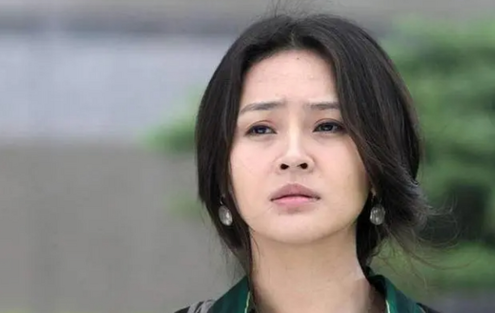 沉迷整容的于明加,后遗症凸显,终于明白自己被医美坑惨了!