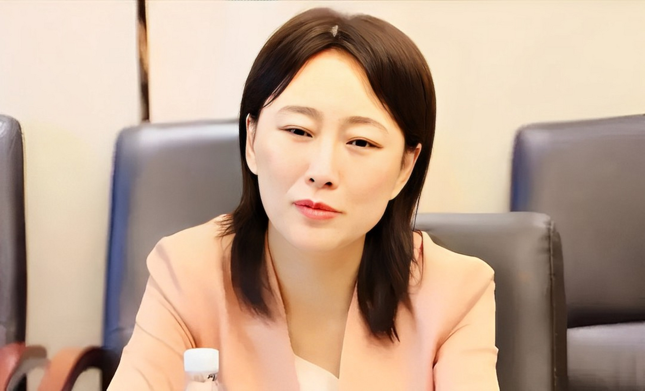 内蒙美女贪官许爱莲:45岁当市长,打30万的美容针,结果是什么?