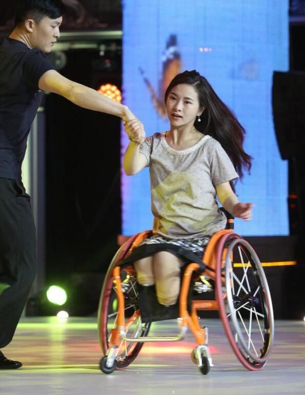 2008年,汶川地震中,廖智不仅失去了年仅10岁的女孩,也失去了自己的