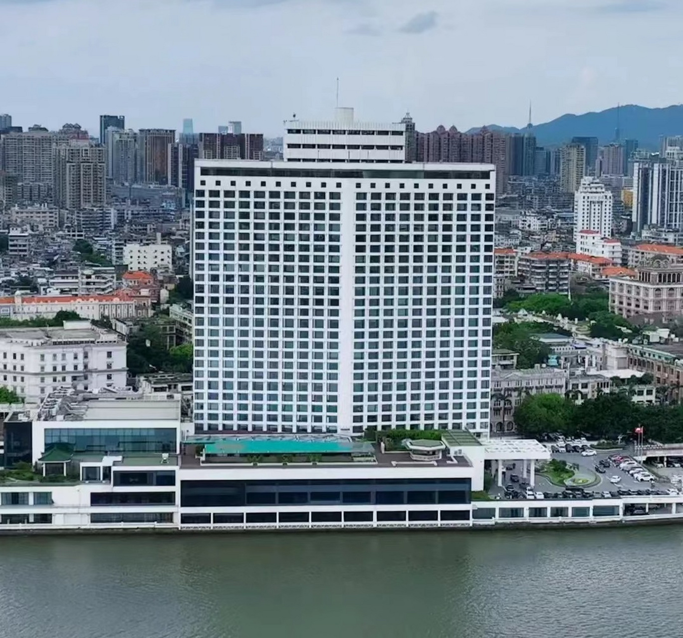 中国第一家五星级酒店 广州白天鹅宾馆,中国第一家五星级酒店,这座