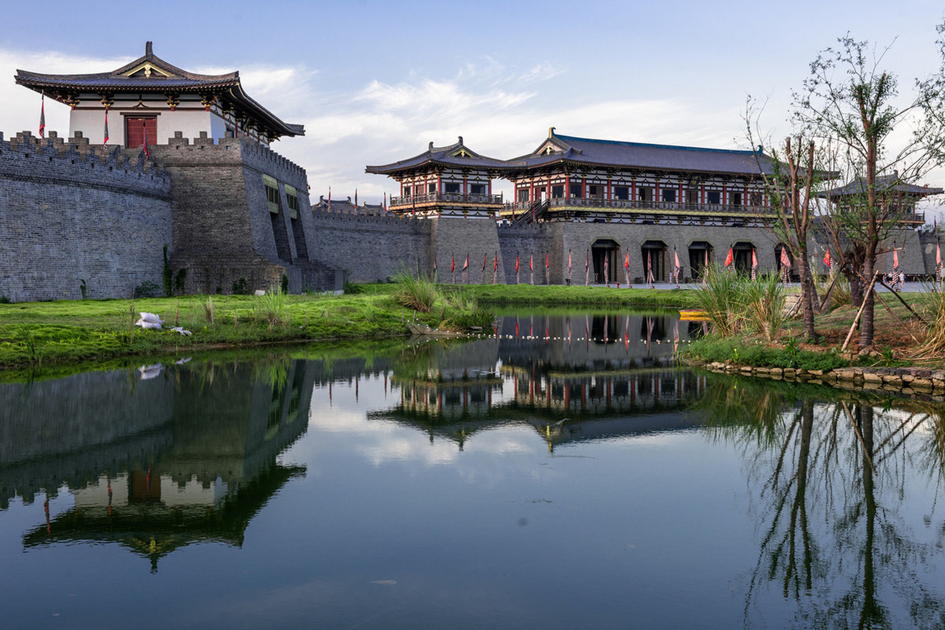 襄阳古城在襄阳市区汉水南岸.