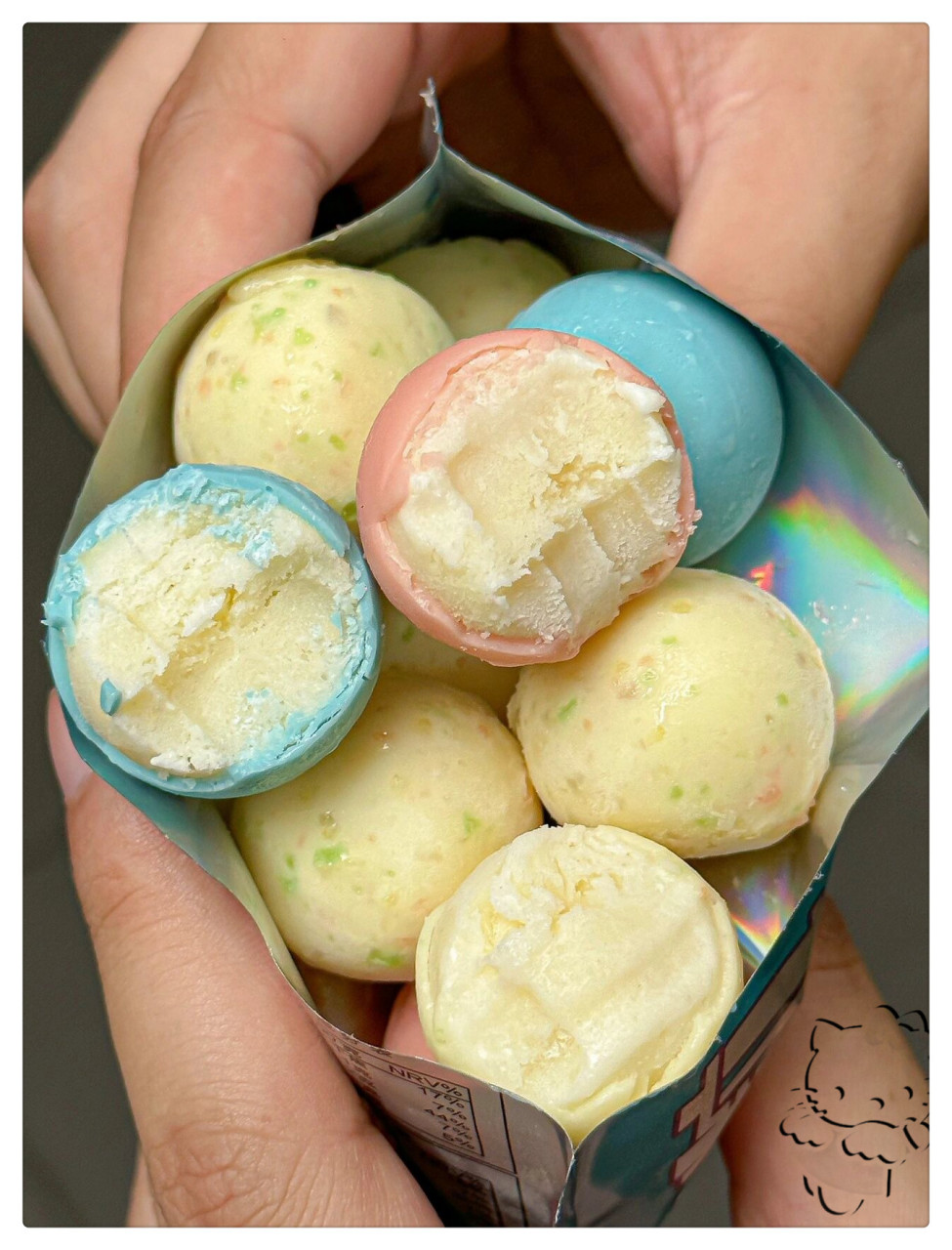 胖乎乎的巧克力冰淇淋球,真的好好吃……  啊啊啊,想不到还有谁没有尝