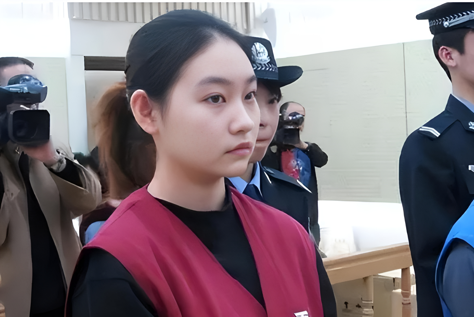 张笑是一位19岁的北京女模特,她家境富裕,品学兼优!