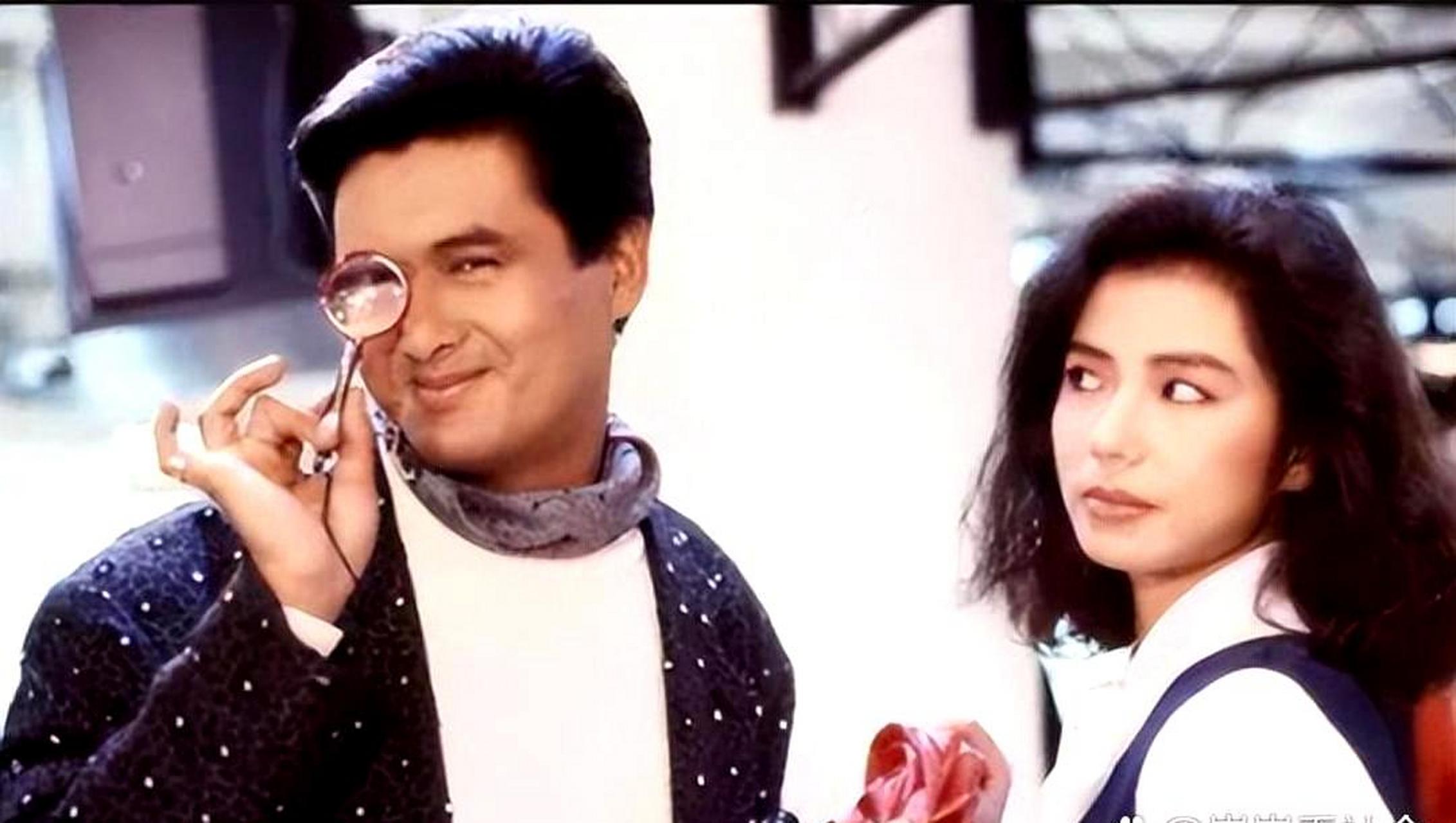 或许可以这样表达:通过观察钟楚红和林青霞的合照,我们或许能够判断她