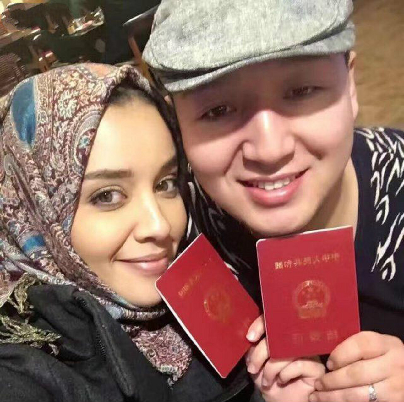 【中考英语易错题】 last month miss han ______ a doctor.  a.