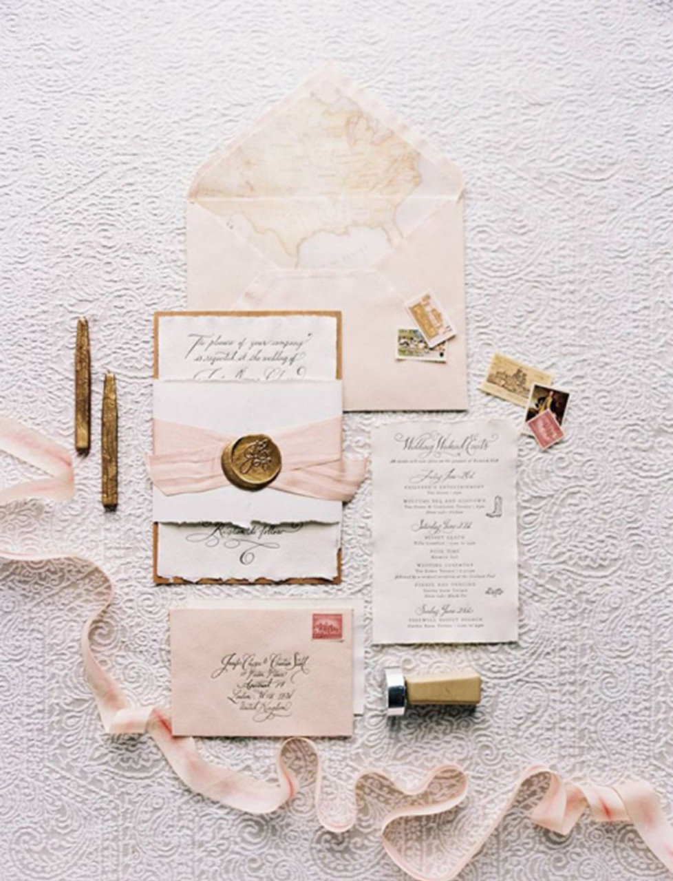 水茫茫,大孤小孤江中央.——苏轼《李思训画长江绝岛图》