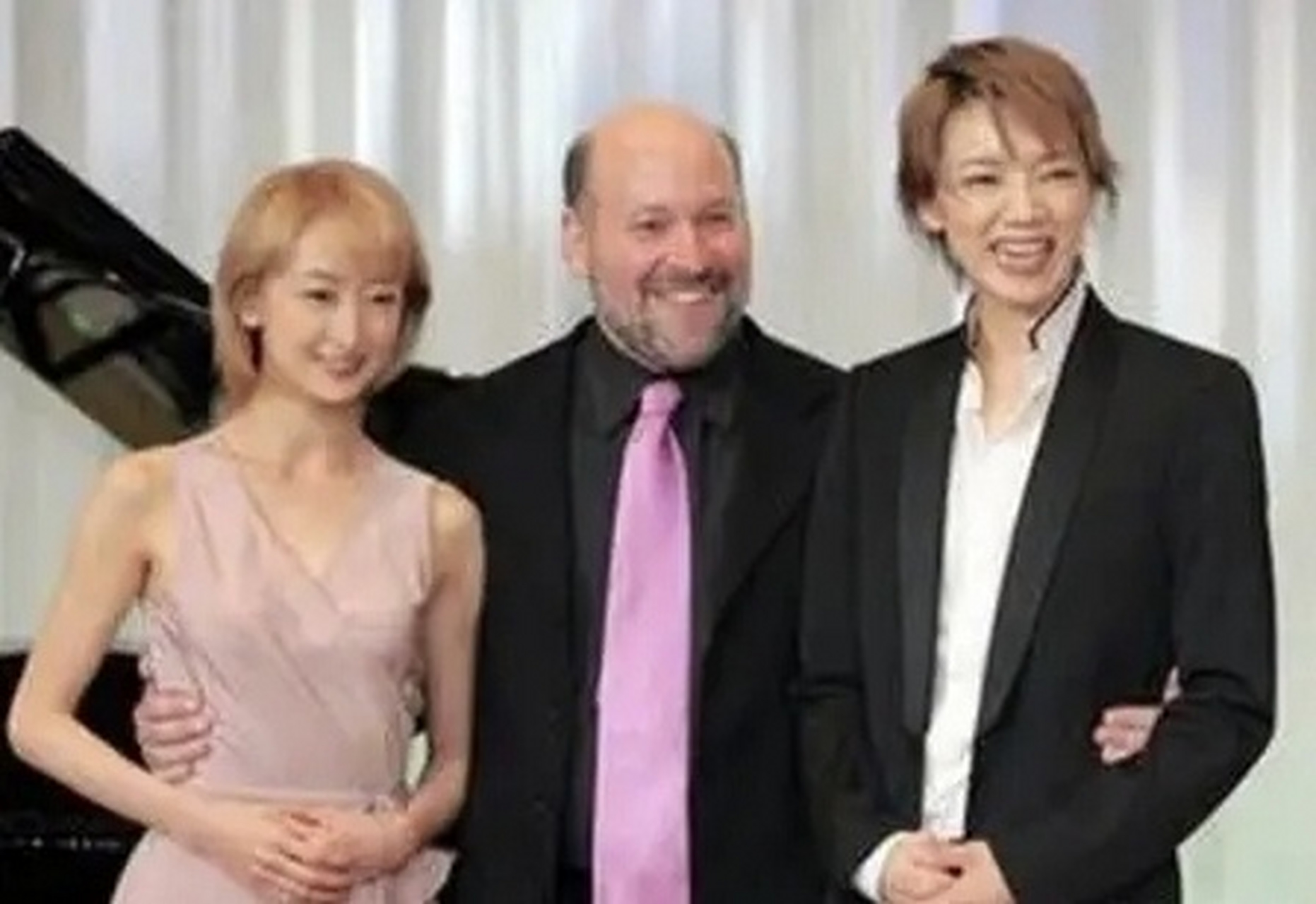 2006年,花总真理和搭档和央祐嘉还有和央祐嘉后来的丈夫弗兰克在退团