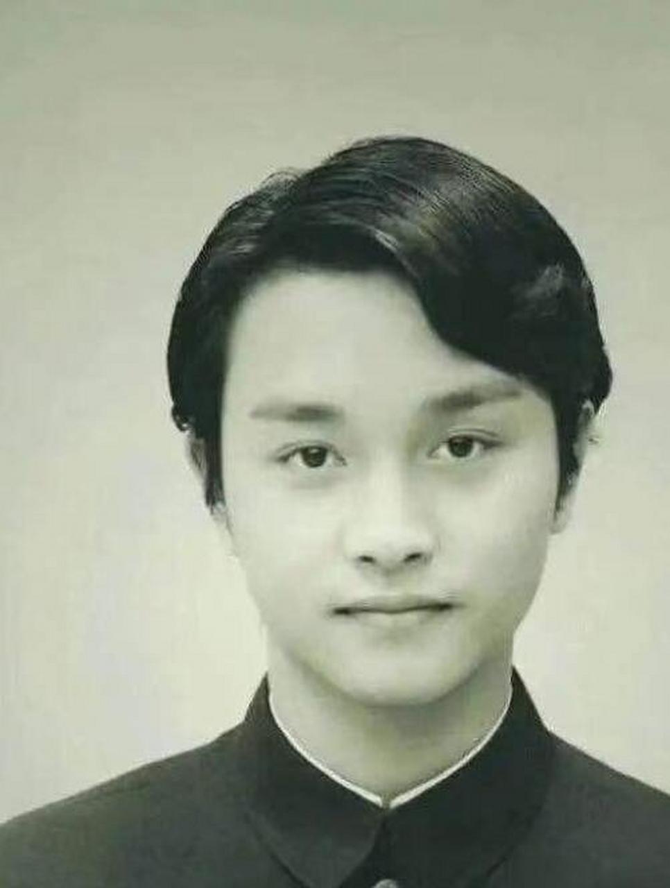 1969年,13岁的张国荣独自一人前往英国留学