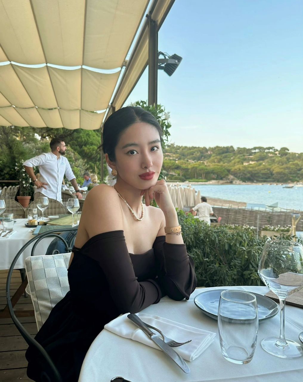 杨采钰今日更新法国出行度假美照 @杨采钰ora 今日更新法国出行度假美