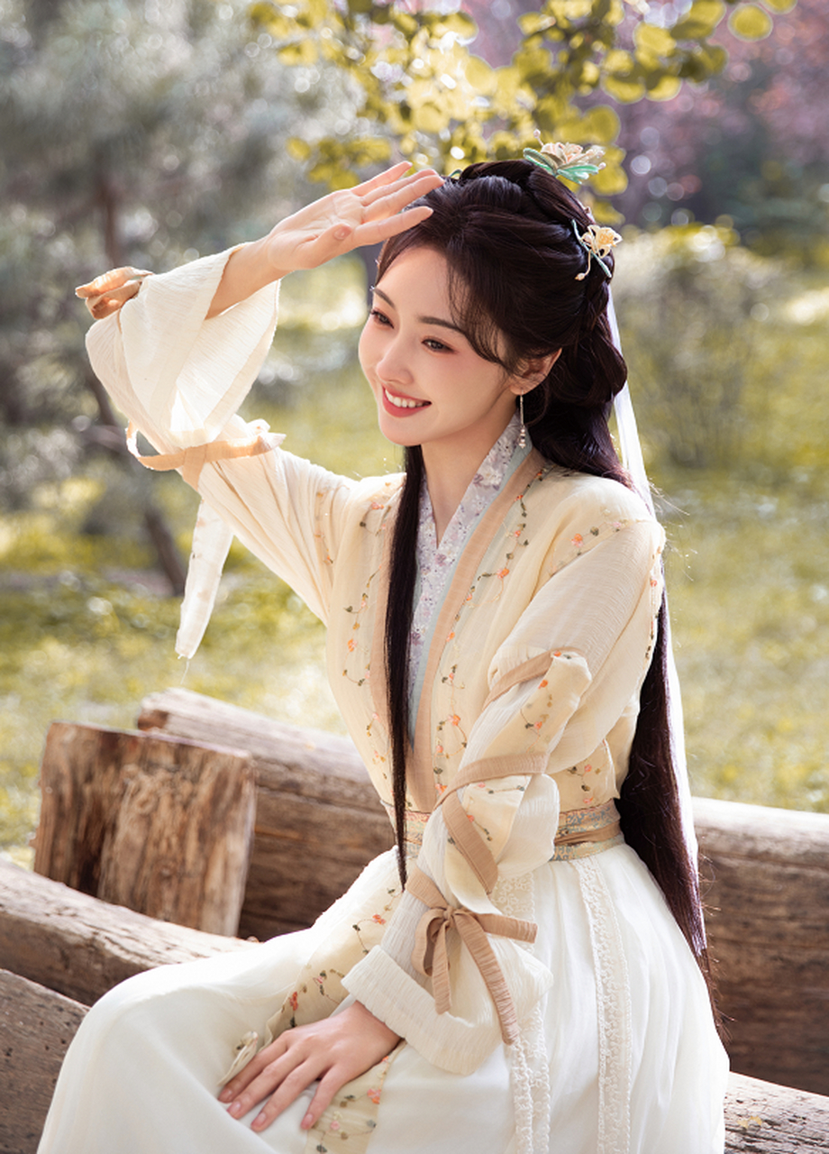 大师姐宣璐的古装造型,一如既往的好看.