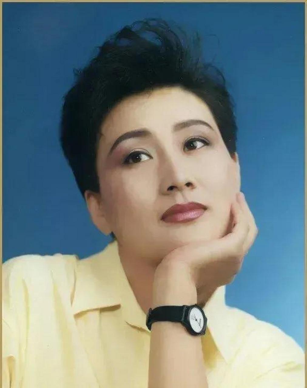 gif创作人# 天啊,怎么也想不到张凯丽年轻时这么多漂亮!