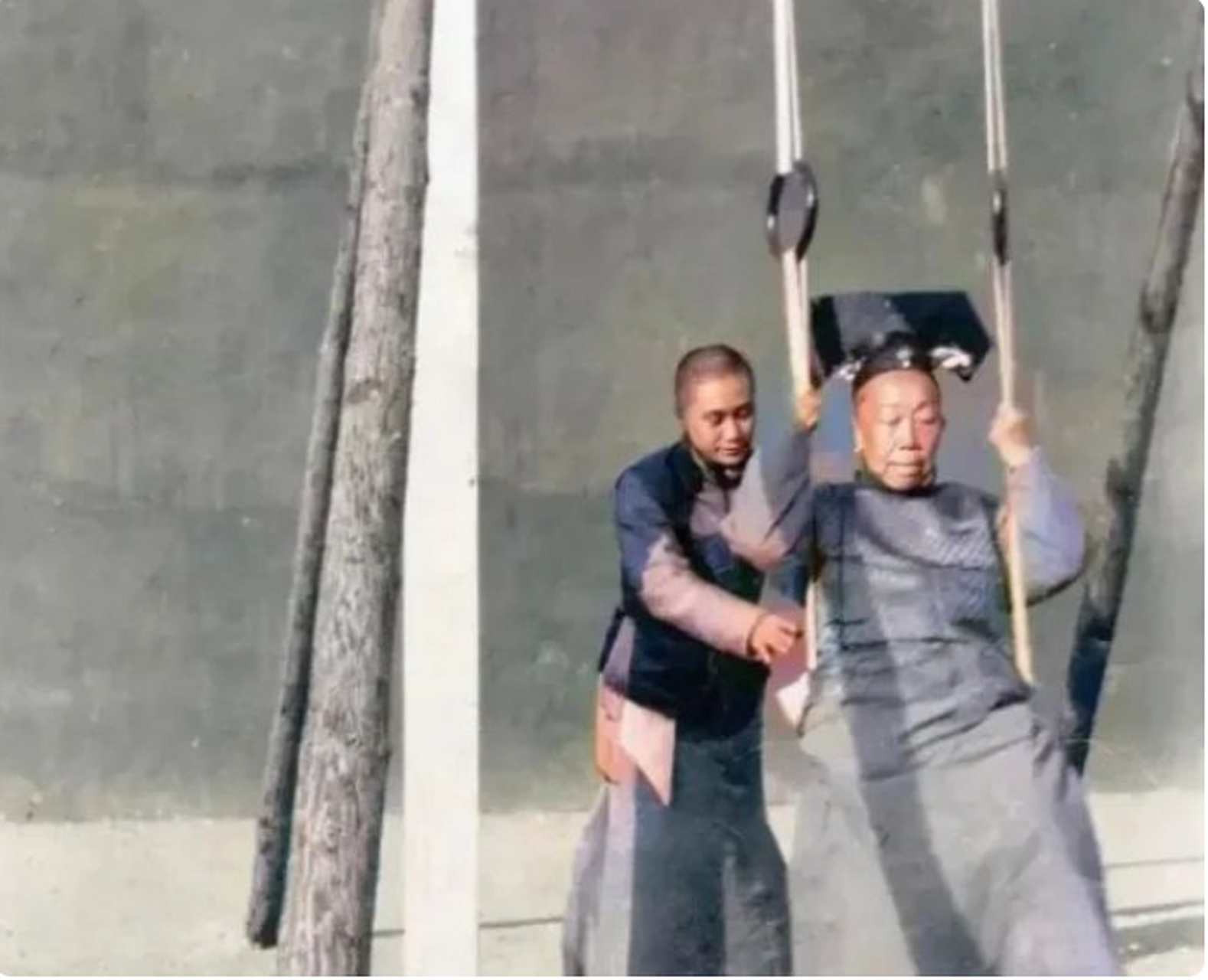 古代小太监服侍妃嫔照