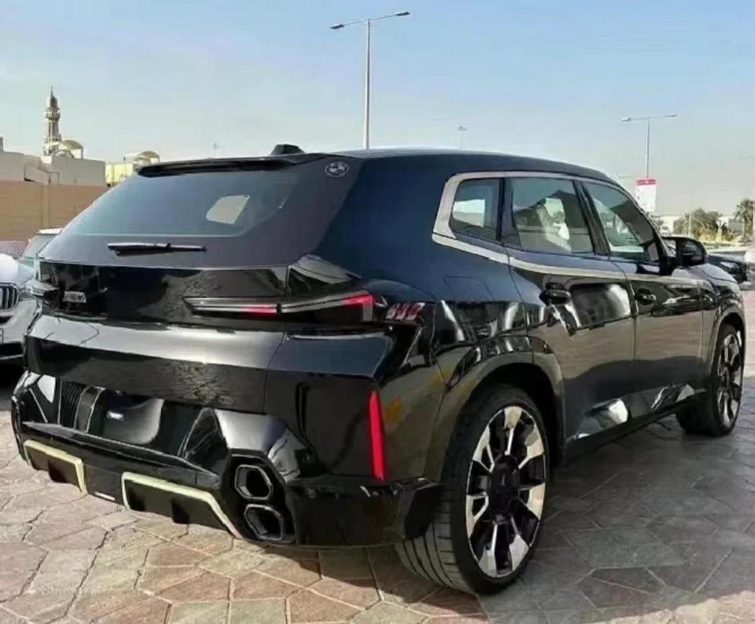 据说这是宝马最贵的suv车型,售价高达200多万!