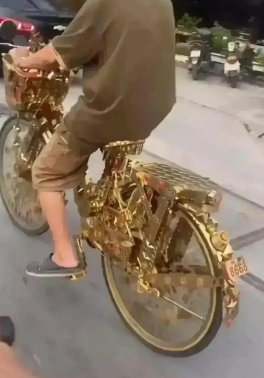 黄金无足色,白璧有微瑕. 求人不求备,妾愿老君家.