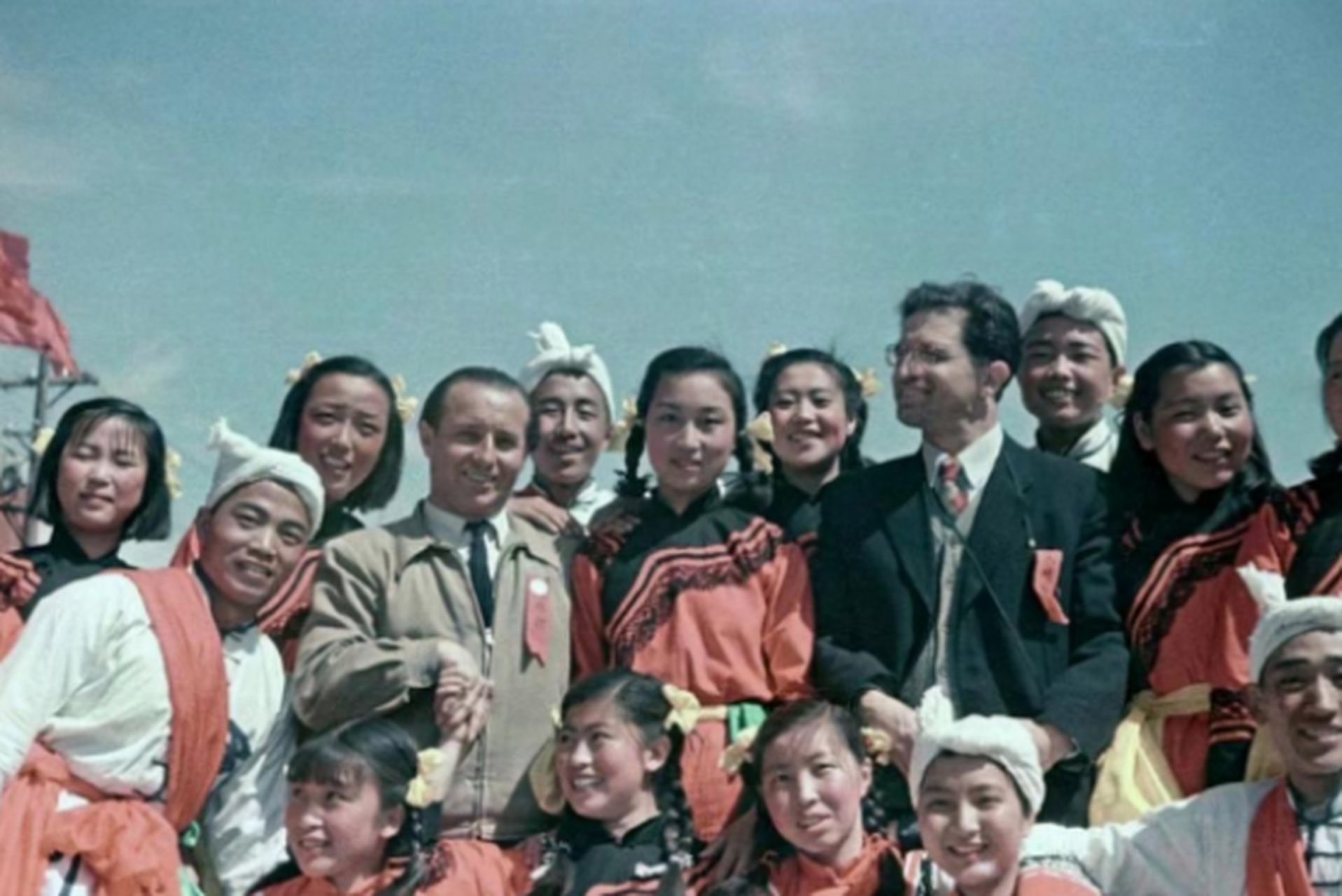 历史老照片: 上世纪五十年代初,中苏蜜月期的一组留影.