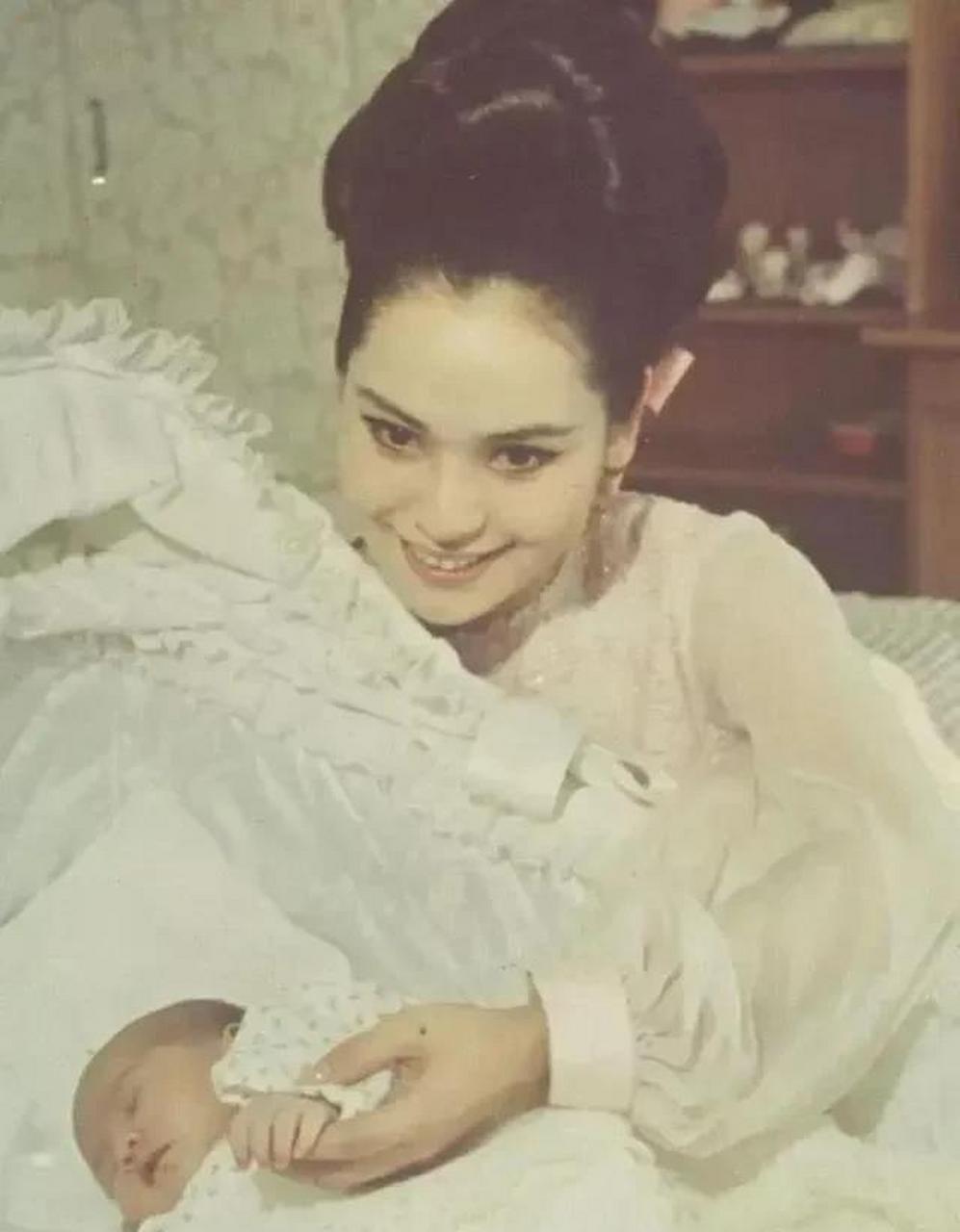 日本人的骨子里就刻着奴性,印尼总统苏加诺的小娇妻黛薇夫人,曾是日本