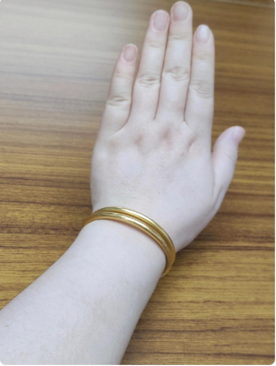 手背上有肉窝是富贵之相,称"富贵窝",必须四个都有,我这应该是吧!