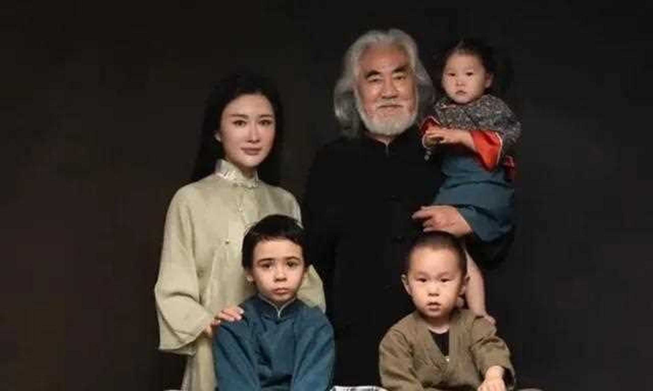 张纪中这是承认婚内出轨啦,张纪中与杜心灵的忘年恋一直是饱受争议,而