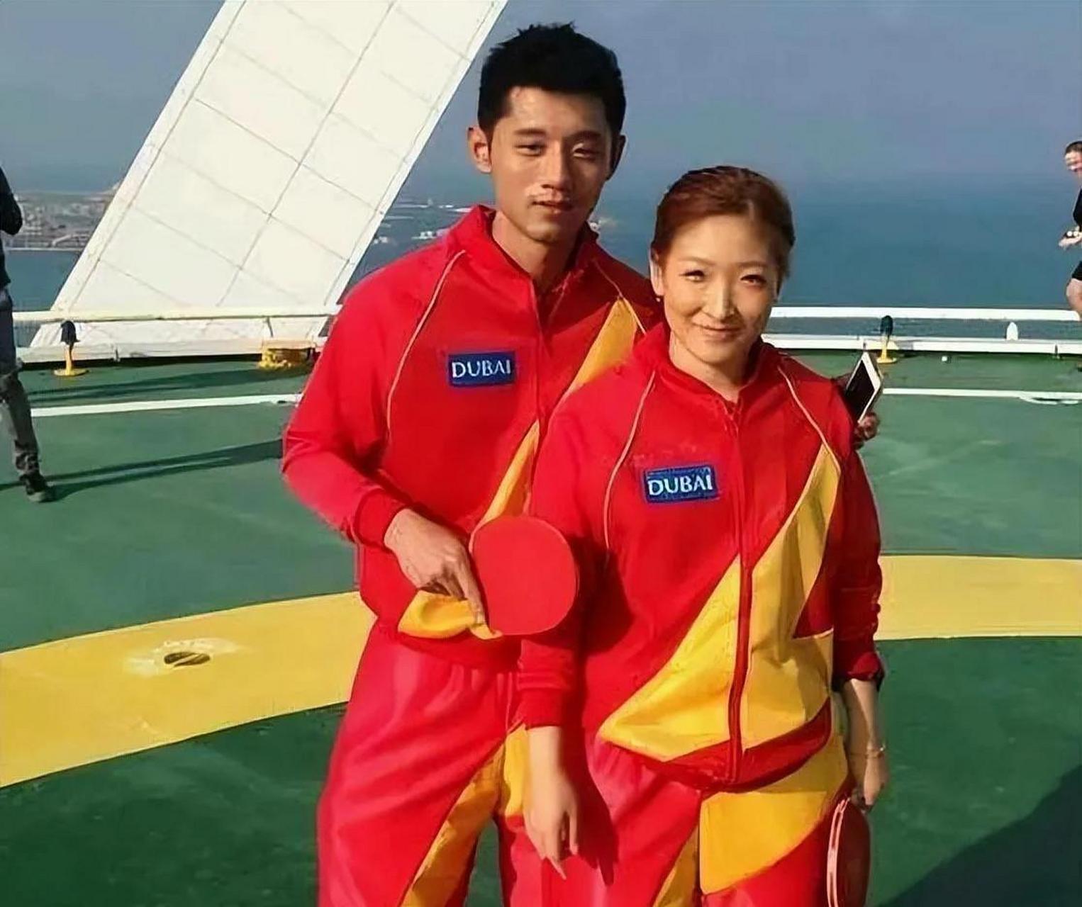 那时的张继科帅气中有些腼腆,刘诗雯一副小鸟依人的状态,一向桀骜不驯