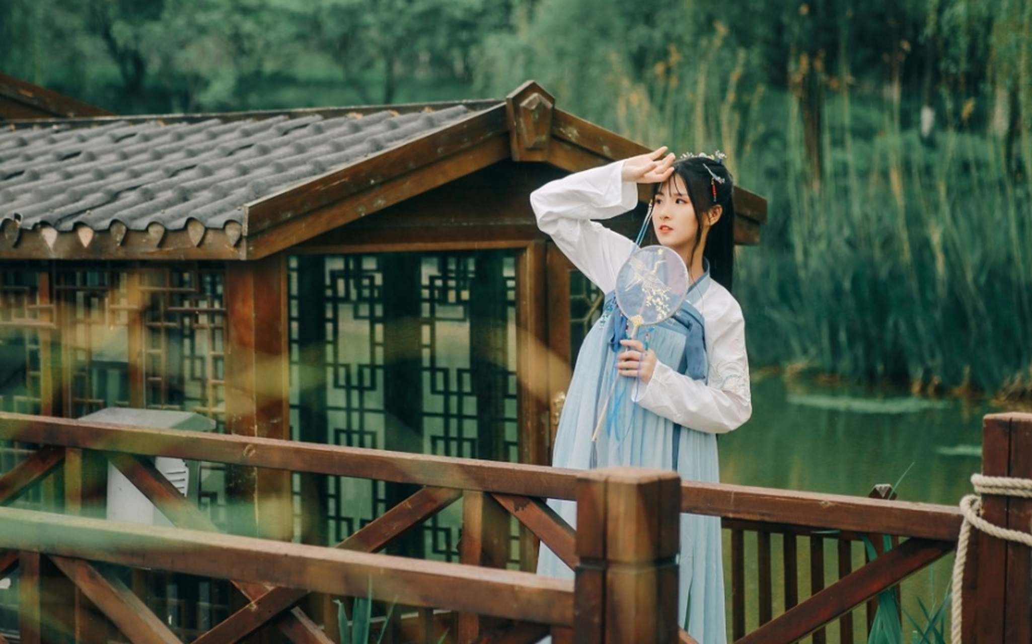 现在不少美女都喜欢拍写真,而古风写真是这几年非常流行的.