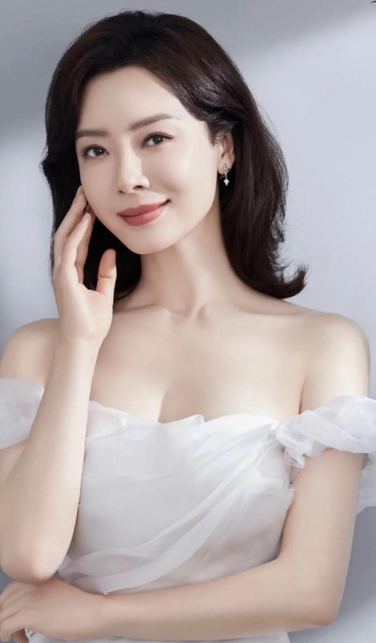 陈数(1977年3月9日-),原名陈澍,出生于湖北黄石,身高:168cm,体重:50kg