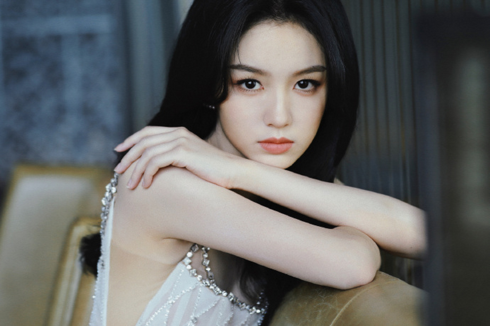 已被周也美亖!真的受不了了,太好看了!