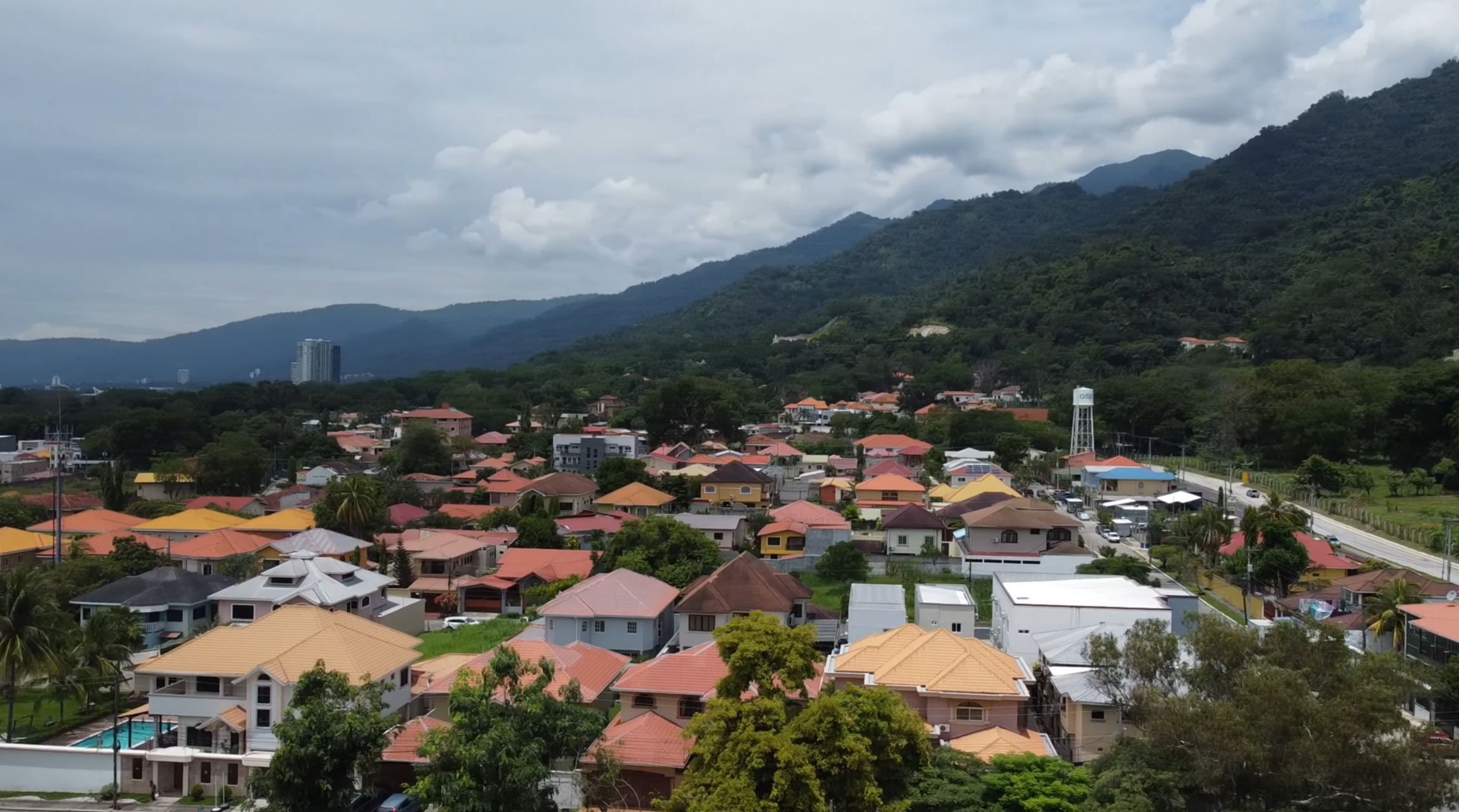格尔森住在圣佩德罗苏拉(san pedro sula), 洪都拉斯北部城市,它是