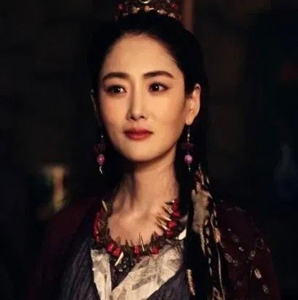 因《灵魂摆渡》冥王阿茶一角走红的演员陈洁直播,她没有带货,而是为