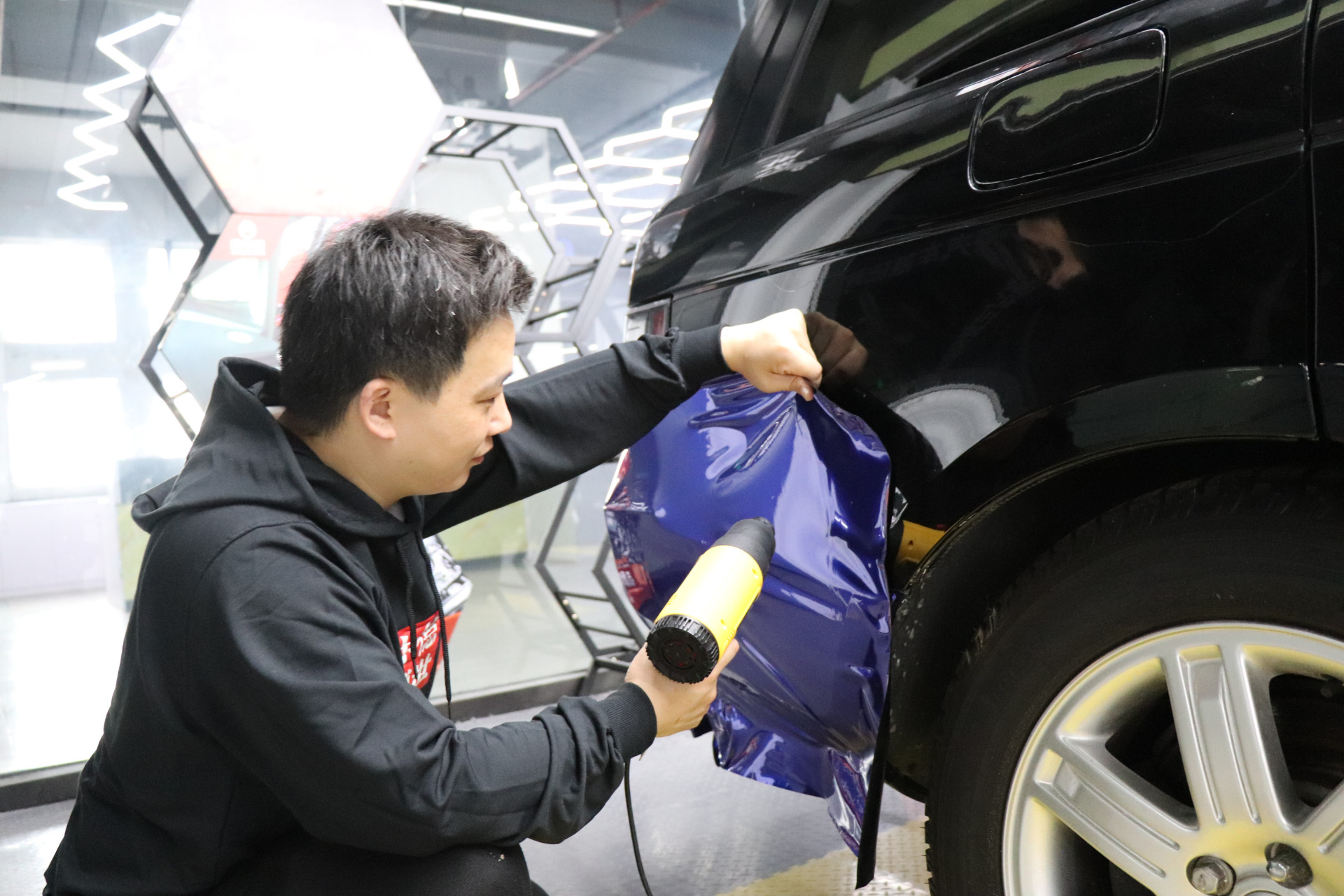 学习汽车美容是一个不错的选择,以下是一些学习汽车美容的优势.