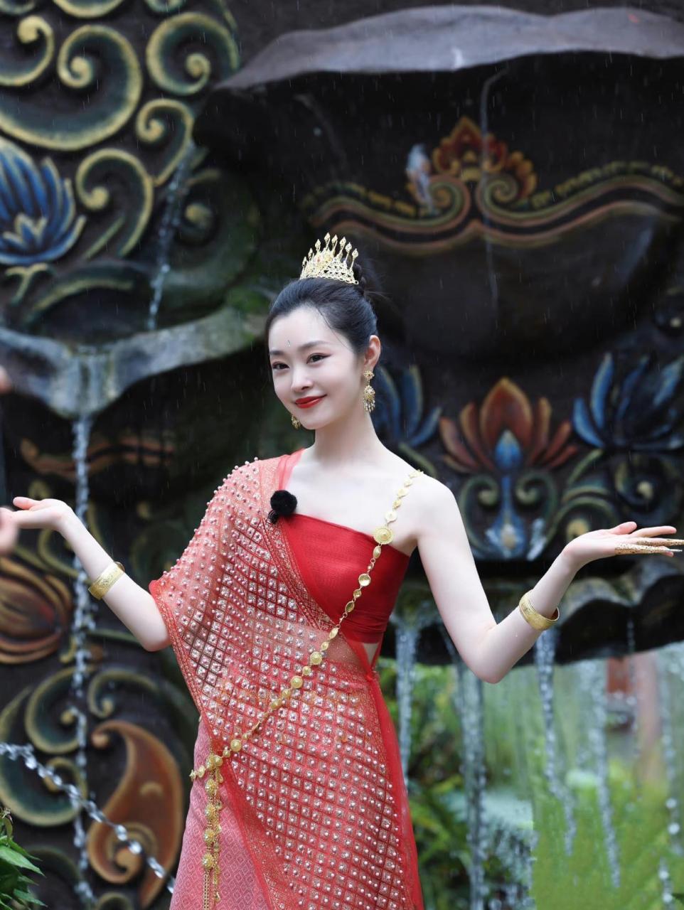 宋轶大展迷人傣族风情,白白嫩嫩真好看!    #4月创作打卡挑战赛