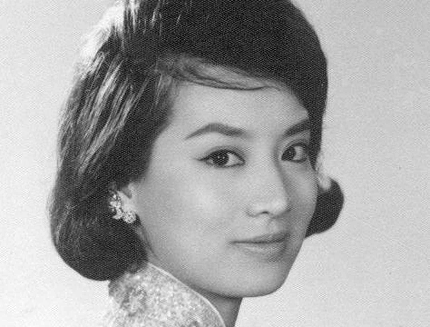 而被当时公认的"北大校花"马钰却并不为人熟知,从寥寥无几的照片中