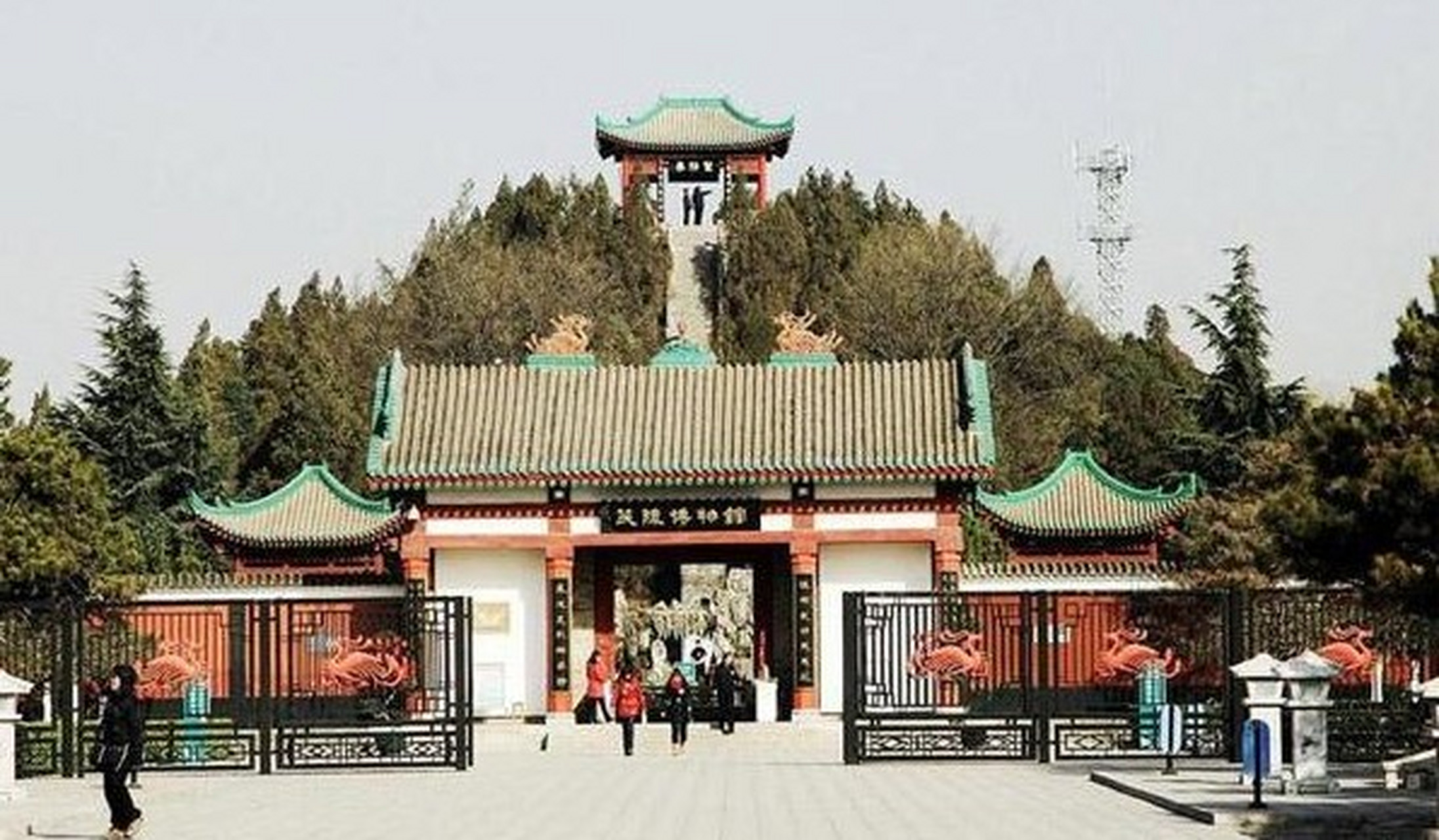 茂陵博物馆文物: 1,西汉四神纹青玉雕铺首,1975年7月于兴平县道常村