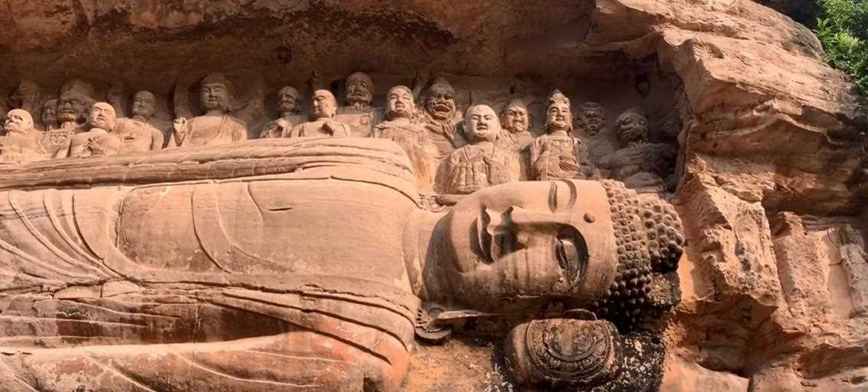 四川最大的摩崖石刻卧佛就位于四川安岳县城以北25公里的卧佛院内.