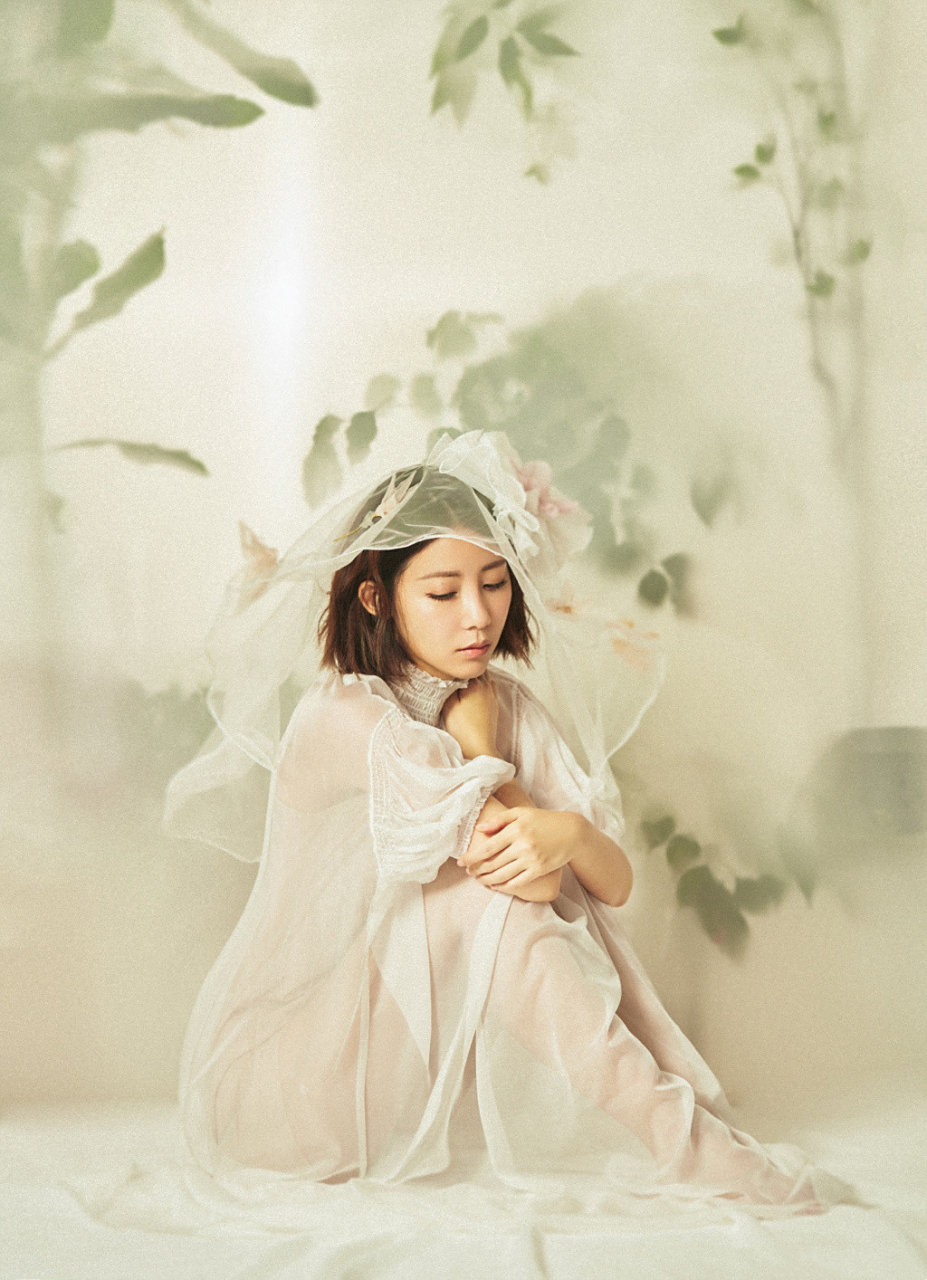 安唯绫,一袭纱裙,飘逸,唯美,轻盈.