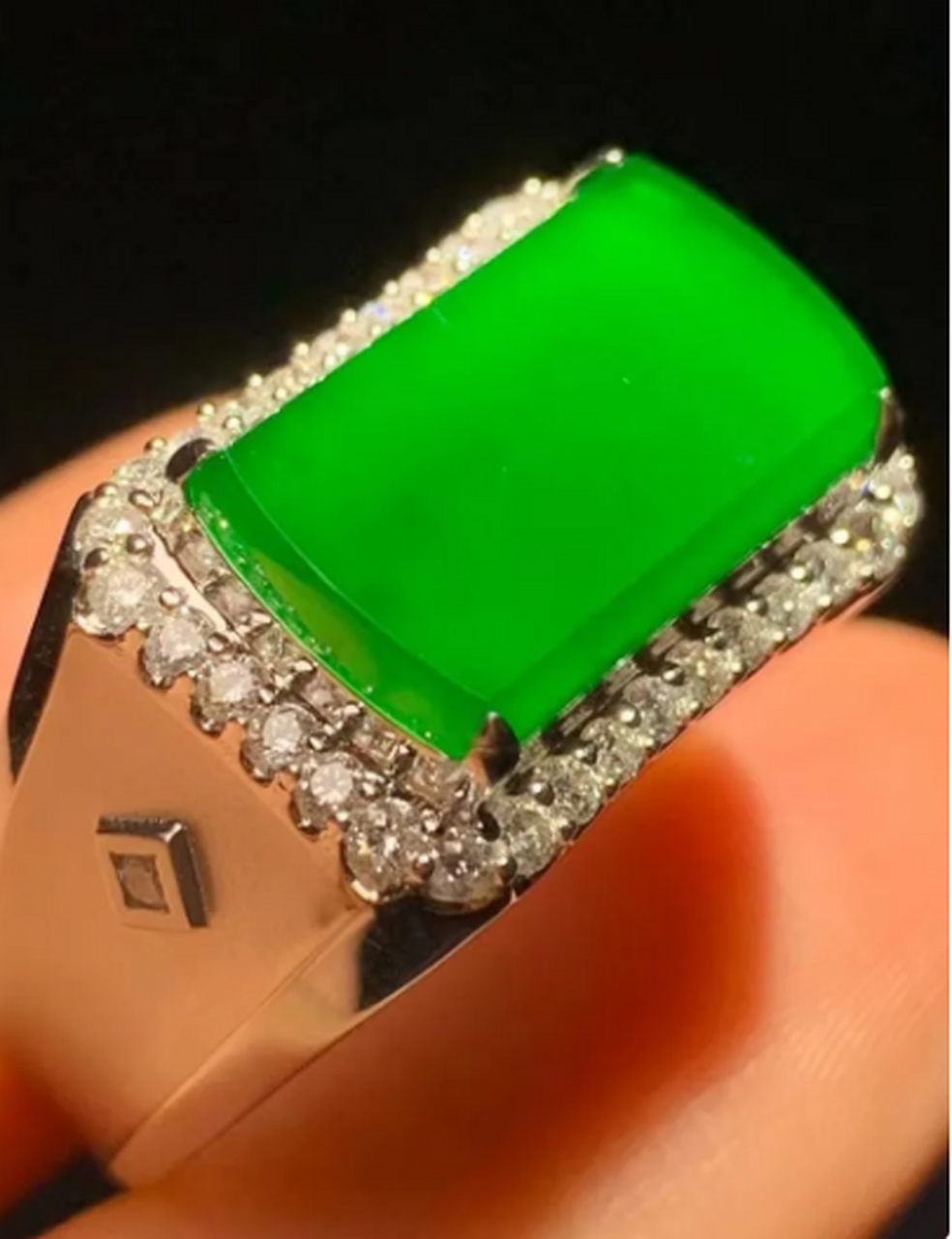 点击头像看直播##翡翠#高品质翡翠辣色男士马鞍戒 ,种色兼备 , 厚实