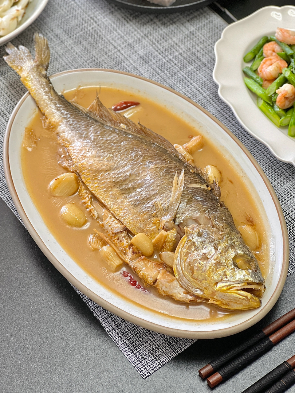 今日是碰瓷新荣记的家烧黄鱼[awsl]我们这边没有好吃的年糕有点遗憾