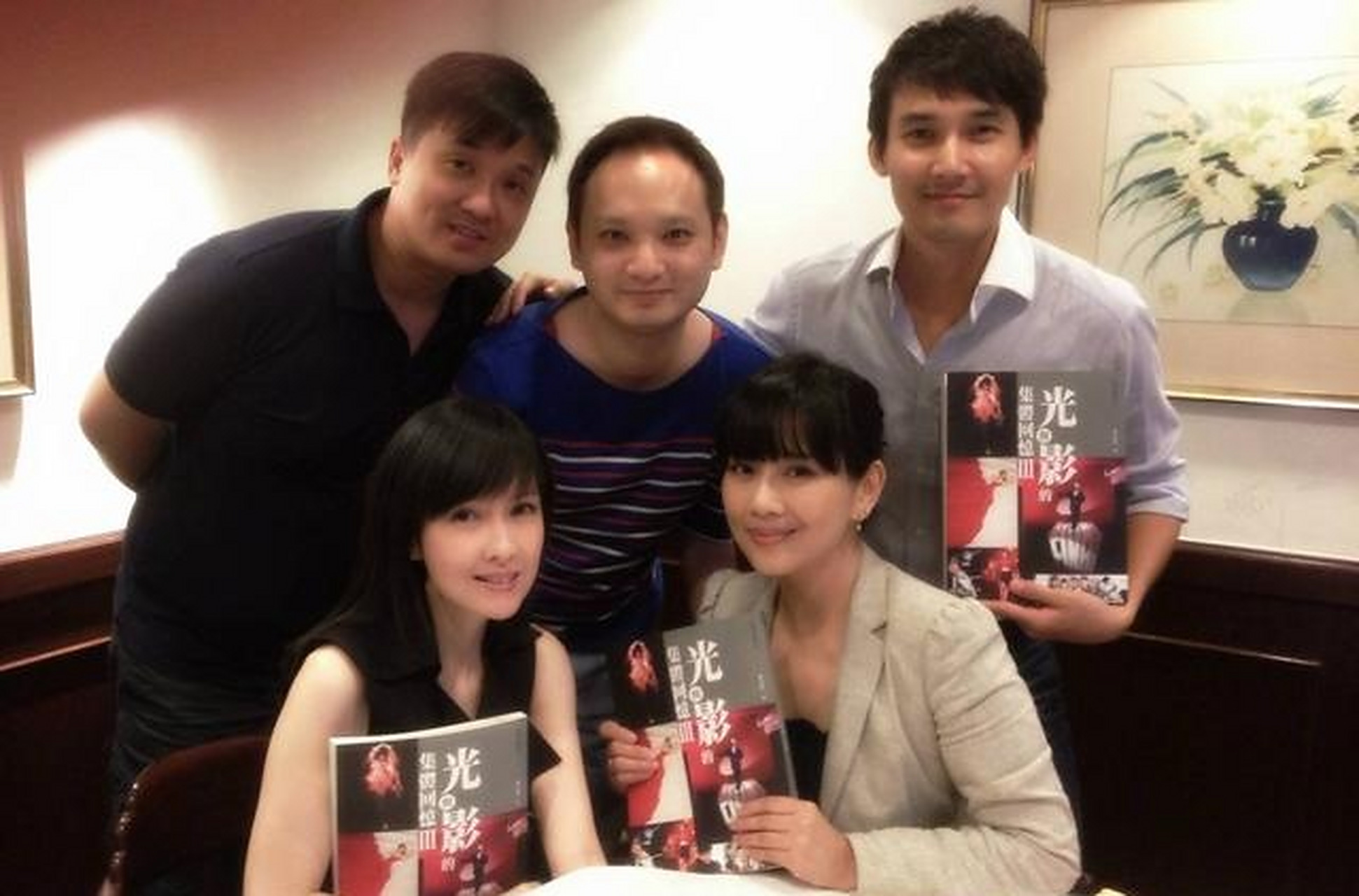 二人相识是在拍摄电视剧《血未冷》时,当时对于心情低落的陈松伶,张铎