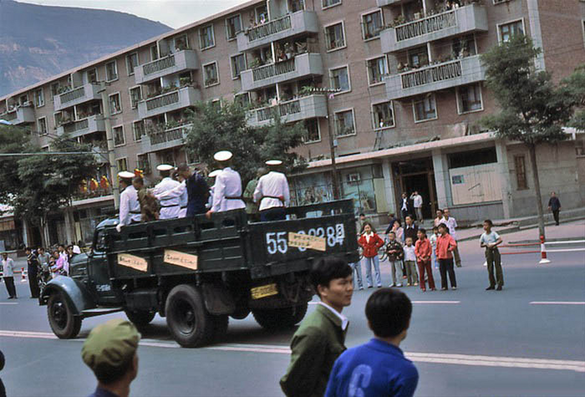 1983年,廣東潮汕,一些死刑犯被集體槍決的畫面.