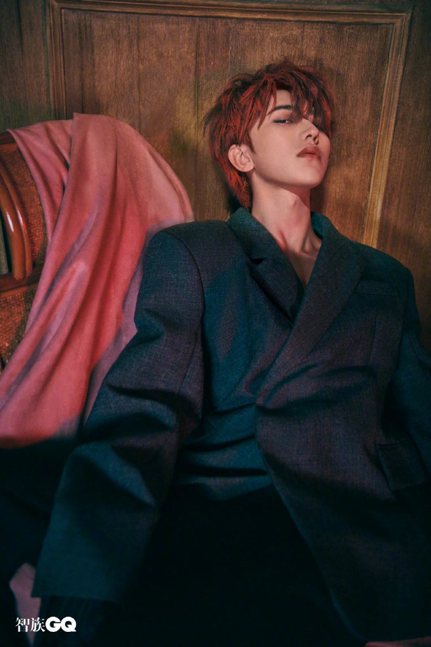 蔡徐坤红发造型,限定的红发帅哥.