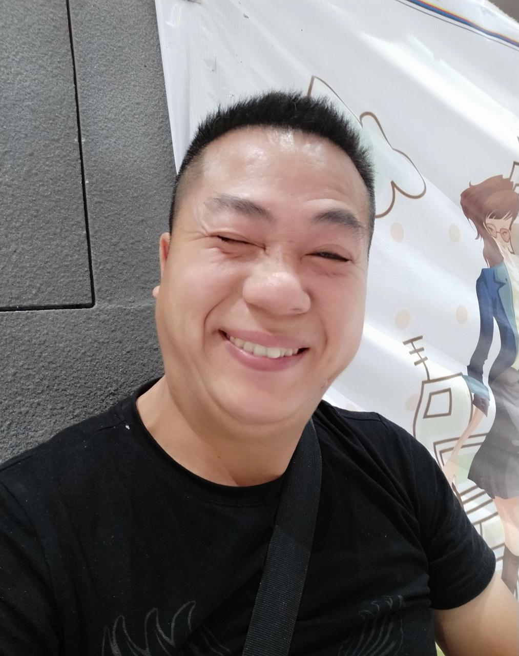 我是一个可怜的老男人,今年快就50岁了, 我一个人孤独的在广州生活了