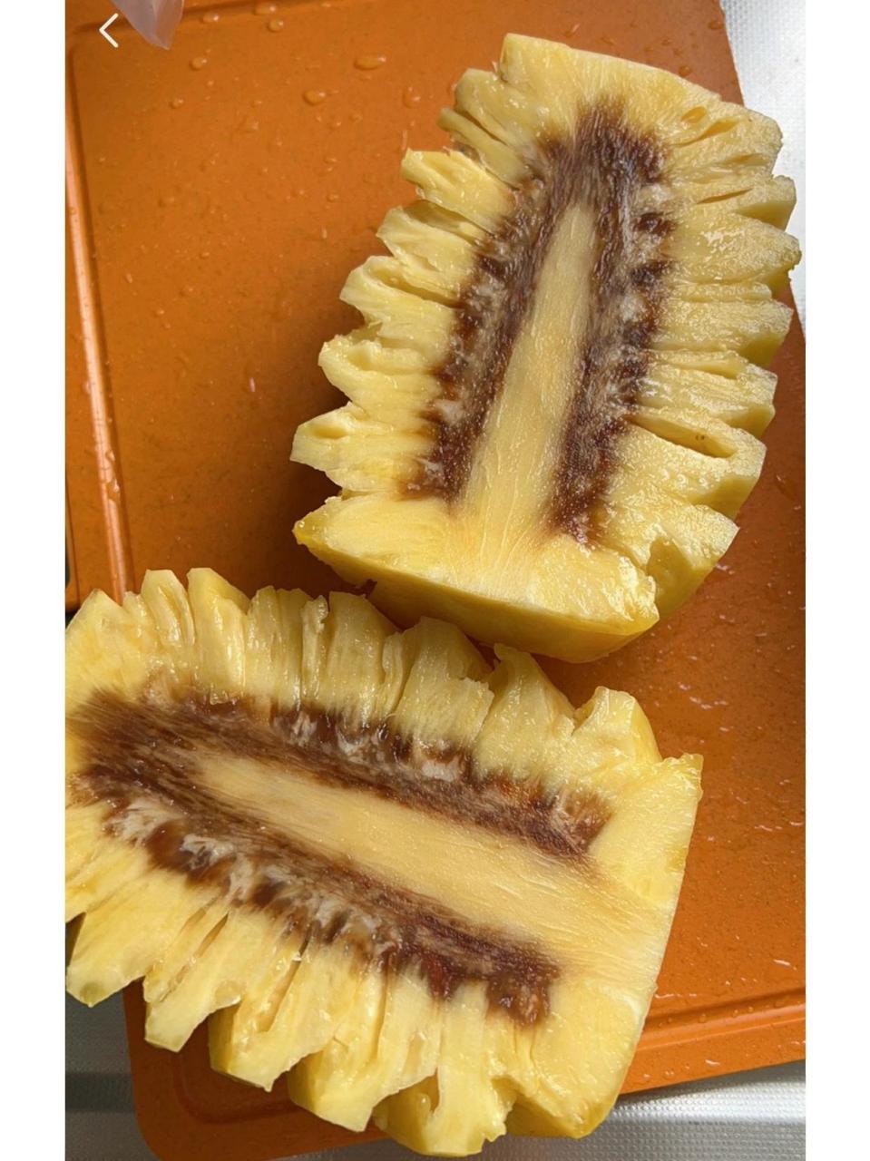 这样的菠萝老板说是冰糖心,里面是甜的!我怎么感觉像是甜过火了?