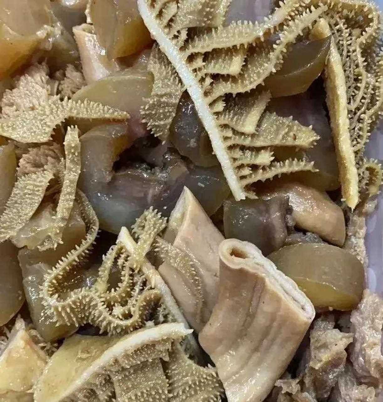 牛身上最好吃的部位美味牛杂,熟的60块一斤,再加上几个萝卜,美味极了