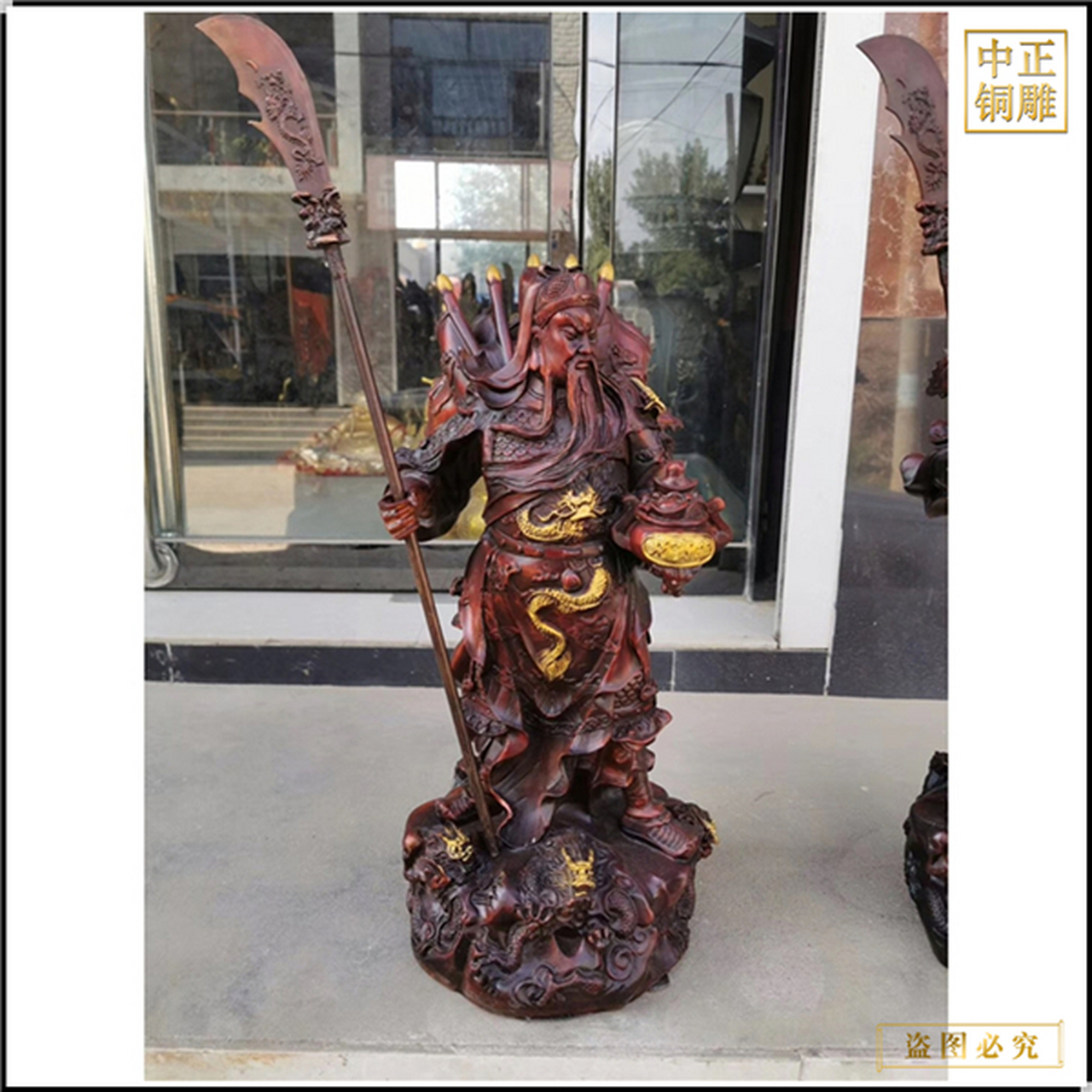 2米站像拿刀关公铜像价钱 踏云提刀关公铜像 背插五旗令关公雕塑 关公
