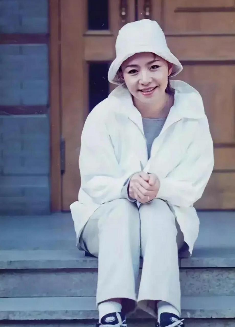 宋丹丹年轻的时候太漂亮了!这条裙子现在还没有过时!