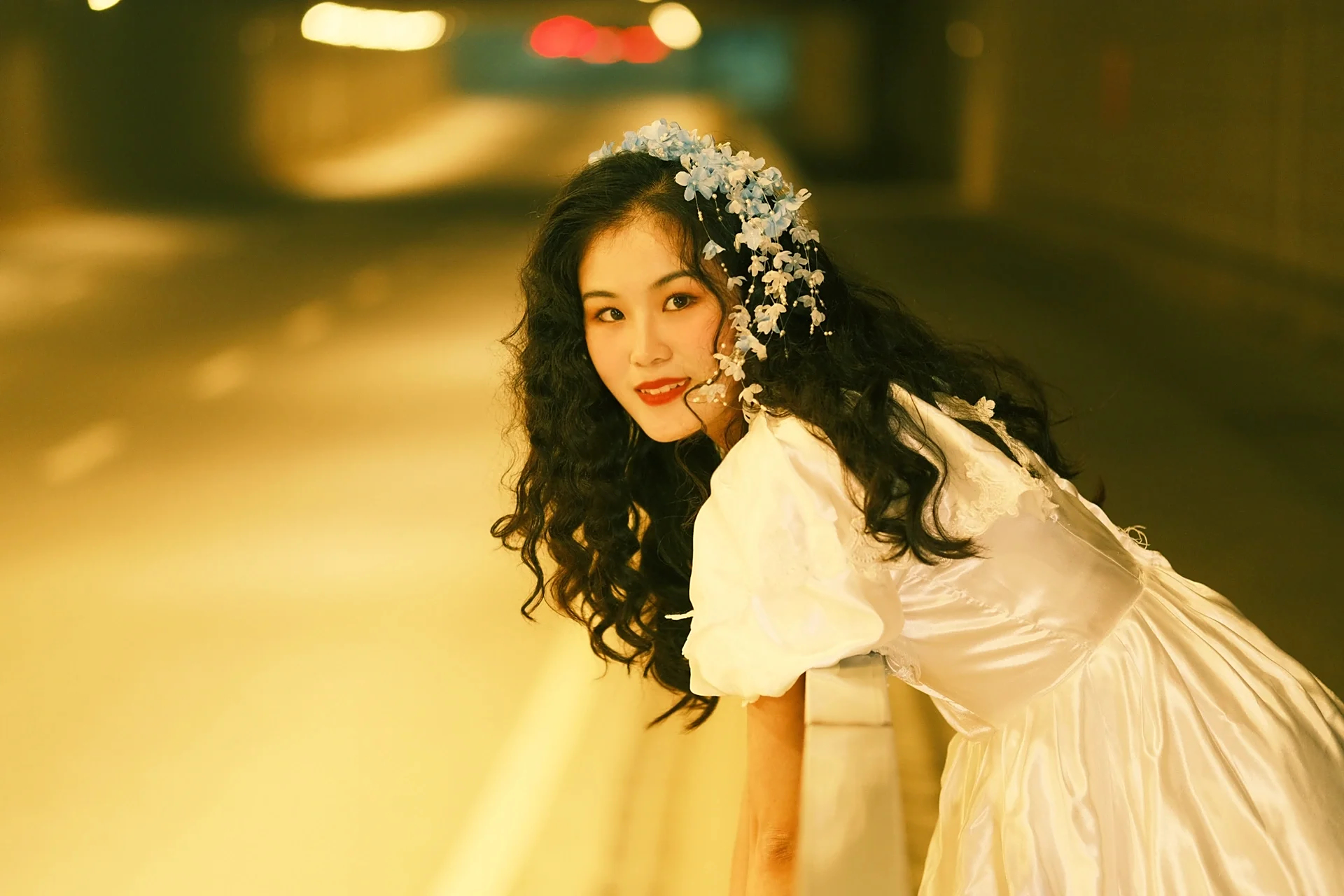 【手机王家卫风格调色思路分享】  原片色彩:富士nc经典色彩,偏黄偏暖