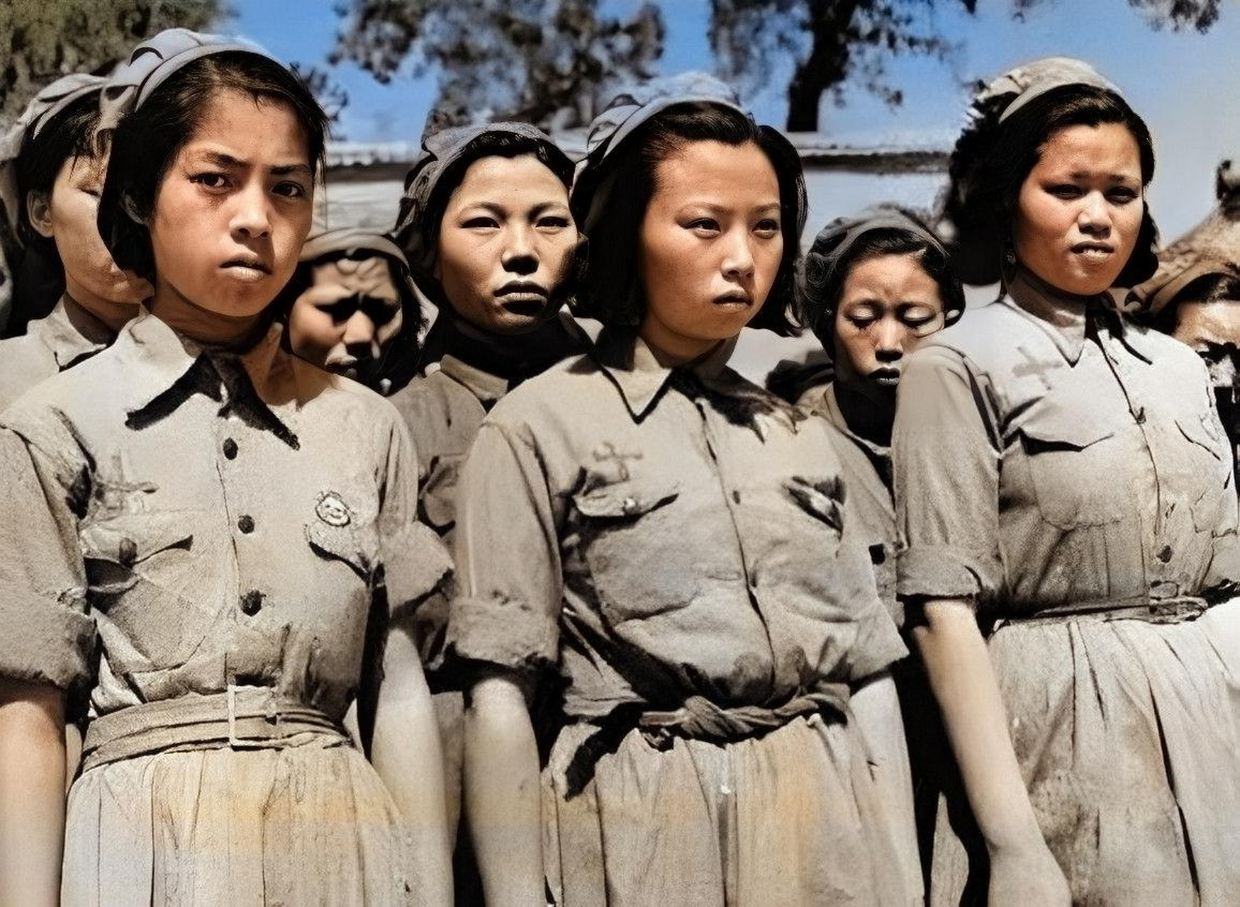 抗日战争时期女兵在部队中的照片. 当时,国家危在旦夕.