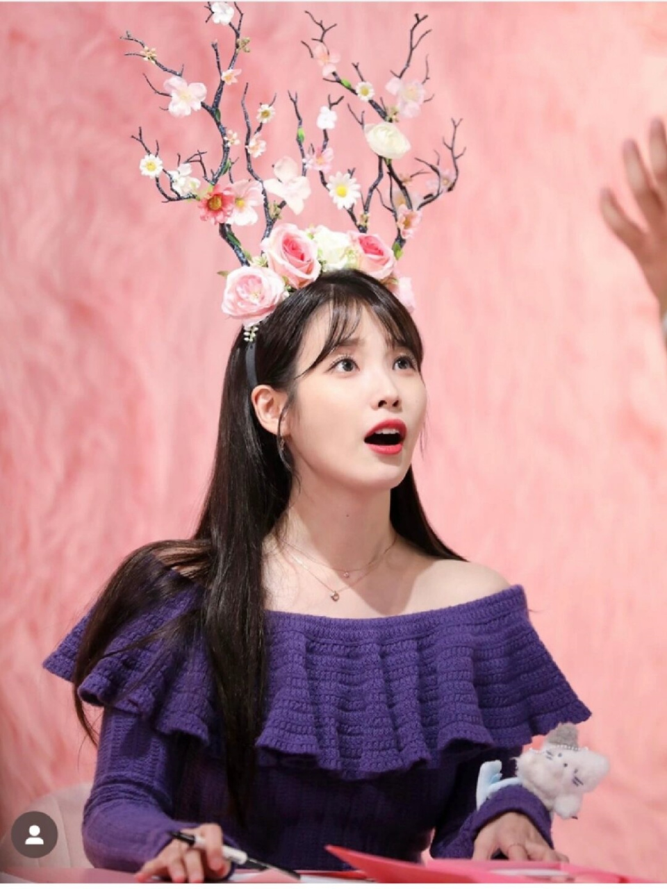 韩国明星-李知恩iu ins穿搭|  iu小姐姐非常百搭,无论是长发还是短发