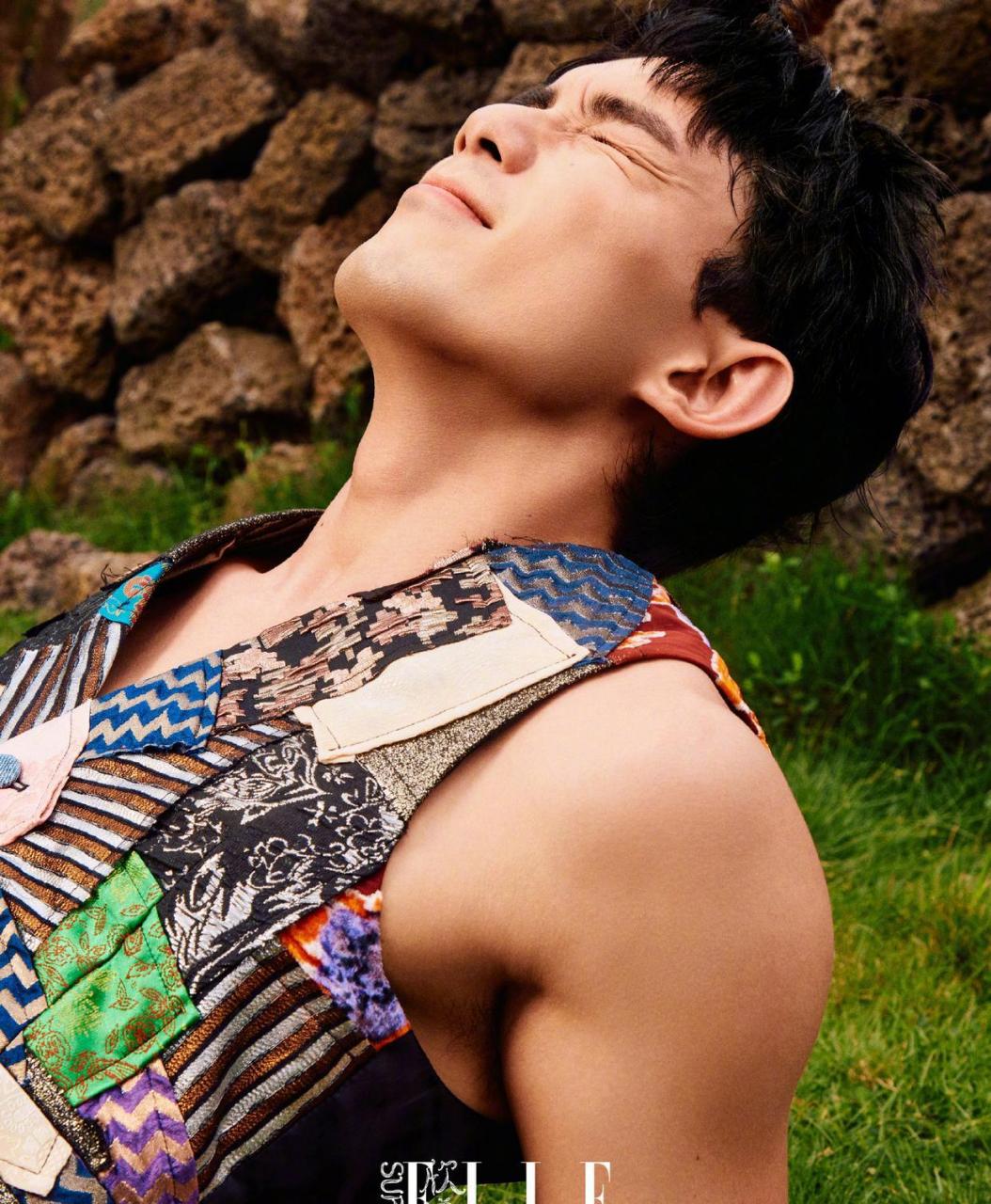 吴磊《欣漾superelle》八月刊封面,一组颇具清凉感的戏水大片,炎炎